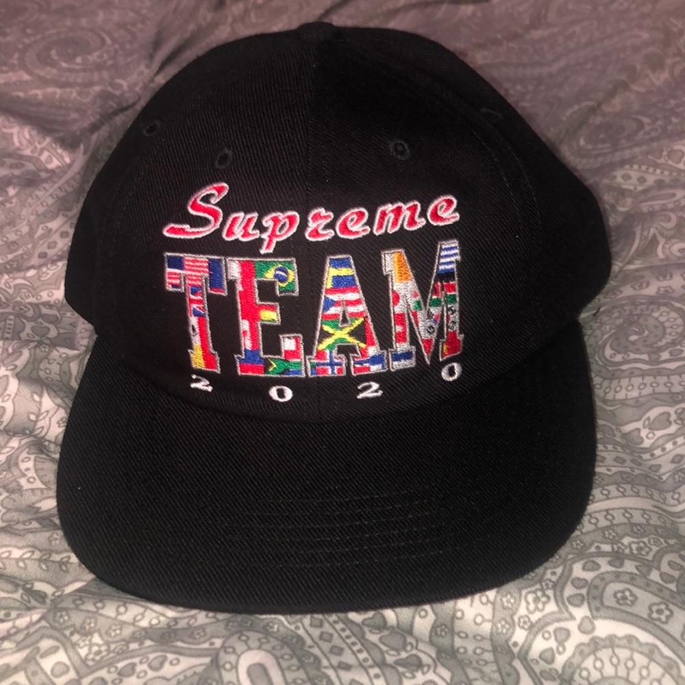 Supreme TEAM 2020 6-panel SnapBack hat. NWOT never worn perfect condition.